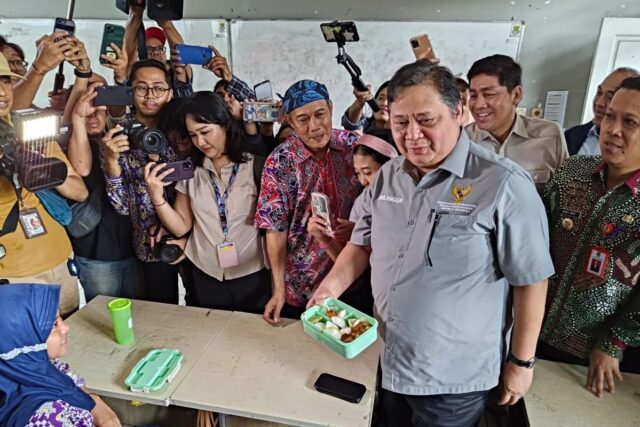 Yayasan Cahaya Guru menilai makan siang gratis menggunakan dana BOS tidak tepat