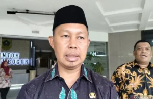 Pj Bupati Bogor Larang Sekolah Gelar “Study Tour” ke Luar Daerah Penjabat Bupati Bogor Asmawa Tosepu di Cibinong, Kabupaten Bogor, Jawa Barat. (ANTARA/M Fikri Setiawan)
