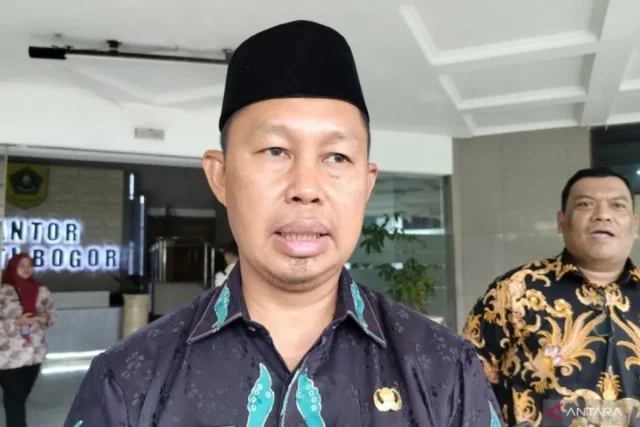 Penjabat Bupati Bogor Asmawa Tosepu di Cibinong, Kabupaten Bogor, Jawa Barat. (ANTARA/M Fikri Setiawan)