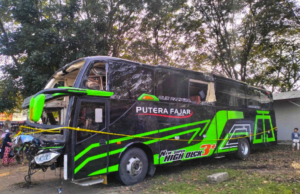 Yayasan Cahaya Guru Minta Pemerintah Perkuat Pengawasan Study Tour Penampakan bus pariwisata Trans Putera Fajar usai mengalami kecelakaan di Ciater, Subang, Jawa Barat yang membawa rombongan SMK Lingga Kencana Depok pada Sabtu (11/5) petang, di Subang, Jawa Barat, Minggu (12/5/2024). ANTARA/HO-Humas Kemenhub