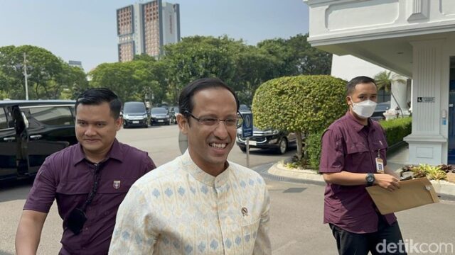 Bertemu Presiden Jokowi, Mendikbud Batalkan Kenaikan UKT. Nadie Makarim di Istana Negara (Isal Mawardi/detikcom)