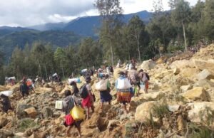 Longsor Papua Nugini Telan Korban 2.000 Orang Bencana longsor di Papua Nugini. Foto: via REUTERS/Andrew Ruing