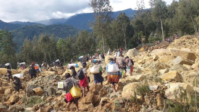 Bencana longsor di Papua Nugini. Foto: via REUTERS/Andrew Ruing