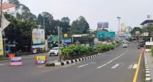 Rekayasa Lalu Lintas di Puncak Bogor Selama Libur Idul Adha Kondisi lalu lintas Jalur Wisata Puncak tepatnya di Simpang Gadog, Ciawi, Kabupaten Bogor, Jawa Barat. (ANTARA/M Fikri Setiawan)