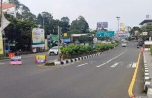 Rekayasa Lalu Lintas di Puncak Bogor Selama Libur Idul Adha Kondisi lalu lintas Jalur Wisata Puncak tepatnya di Simpang Gadog, Ciawi, Kabupaten Bogor, Jawa Barat. (ANTARA/M Fikri Setiawan)