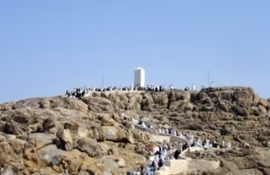 Jabal Rahmah: Bukit Kasih Sayang Yang Ternoda Jabal Rohmah menjadi tempat bertemunya kembali Nabi Adam dan Hawa, Sumber: staticflickr.com