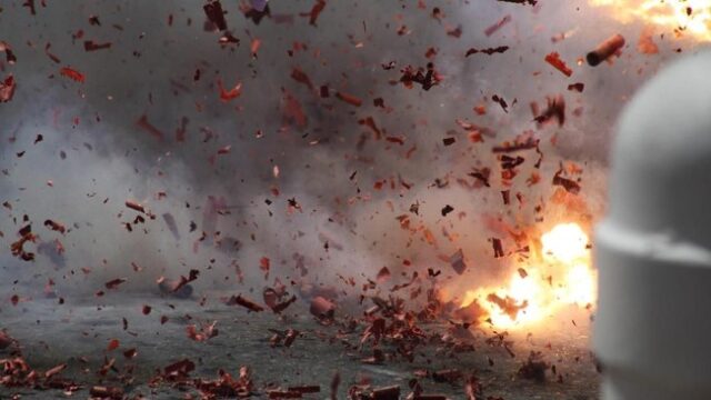 Ilustrasi ledakan di Bogor. Polisi menyebut korban ledakan yang terjadi di Desa Ligarmukti, Kecamatan Klapanunggal, Kabupaten Bogor, Jawa Barat harus menjalani tindakan amputasi pada kaki dan tangan. (Istockphoto/ RamonCast)