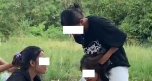 Viral! Siswi SMP di Jambi Disundut Rokok dan Disiram Minuman oleh Kelompok Remaja Viral! Siswi SMP di Jambi Disundut Rokok dan Disiram Minuman oleh Kelompok Remaja