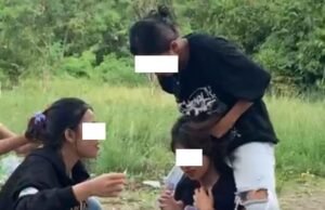 Viral! Siswi SMP di Jambi Disundut Rokok dan Disiram Minuman oleh Kelompok Remaja Viral! Siswi SMP di Jambi Disundut Rokok dan Disiram Minuman oleh Kelompok Remaja