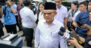 KRISIS PENDIDIKAN? 60 Ribu Guru Dibutuhkan, Sekolah Rakyat Masih Belum Siap? Menteri Pendidikan Dasar dan Menengah (Mendikdasmen) RI, Abdul Mu'ti. Sumber Viva.co.id