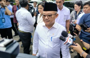 KRISIS PENDIDIKAN? 60 Ribu Guru Dibutuhkan, Sekolah Rakyat Masih Belum Siap? Menteri Pendidikan Dasar dan Menengah (Mendikdasmen) RI, Abdul Mu'ti. Sumber Viva.co.id