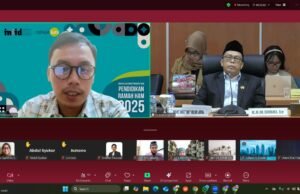 Yayasan Cahaya Guru Soroti Prinsip Keadilan dan Pencegahan Kekerasan dalam RDPU Ranperda Penyelenggaraan Pendidikan DKI Jakarta Muhammad Mukhlisin, Direktur Eksekutif Yayasan Cahaya Guru menyampaikan pandangan pada RDPU Perda Penyelenggaraan Pendidikan DKI Jakarta, Selasa, 10 Juni 2025. Sumber: Dok. Yayasan Cahaya Guru