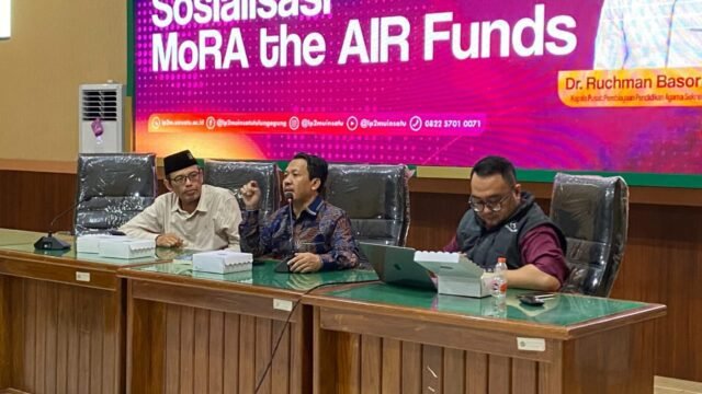 Kepala PUSPENMA Kemenag RI Ruchman Basori sosialisasi MoRA The Air Fund 2025 di UIN Sayyid Ali Rahmatullah Tulungagung Kepala PUSPENMA Kemenag RI Ruchman Basori sosialisasi MoRA The Air Fund 2025 di UIN Sayyid Ali Rahmatullah Tulungagung.