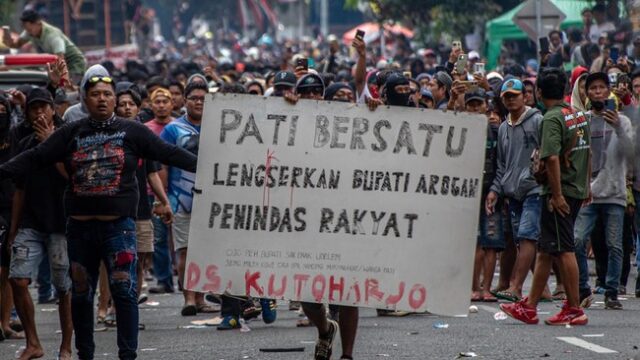 Kepala PCO Hasan Nasbi membantah wacana kenaikan PBB hingga berujung kericuhan di Pati, berkaitan dengan kebijakan efisiensi pemerintah pusat. (ANTARA FOTO/AJI STYAWAN) Kepala PCO Hasan Nasbi membantah wacana kenaikan PBB hingga berujung kericuhan di Pati, berkaitan dengan kebijakan efisiensi pemerintah pusat. (ANTARA FOTO/AJI STYAWAN)