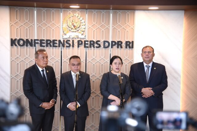 Ketua_DPR_RI_Dr___H_C___Puan_Maharani_kepada_awak_media_di_Nusantara_II__Kompleks_Parlemen__Senayan_20250923173648
