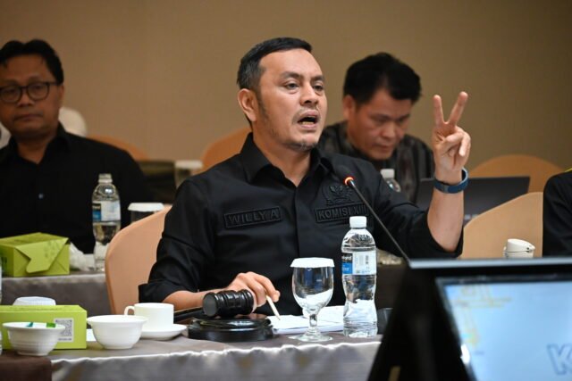 Ketua_Komisi_XIII_DPR_RI__Willy_Aditya__saat_memimpin_kunjungan_Kerja_di_Batam__Foto__Hira_vel20251004224520