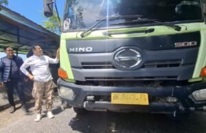 Wagub Aceh Sapa dan Beri Uang Makan Sopir Truk Plat Luar Daerah