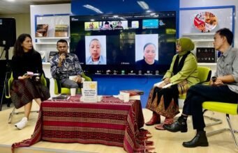 Yayasan Cahaya Guru: Pendidikan Toleransi Kunci Cegah Kekerasan di Sekolah Bedah buku Yudi Latif "Apa Jadinya Dunia Tanpa Indonesia? Epos Sumbangsih Cerlang Nusantara sebagai Pandu Masa Depan" yang diselenggarakan Yayasan Cahaya Guru pada 15 November 2025 di Perpustakaan Kemendikdasmen.