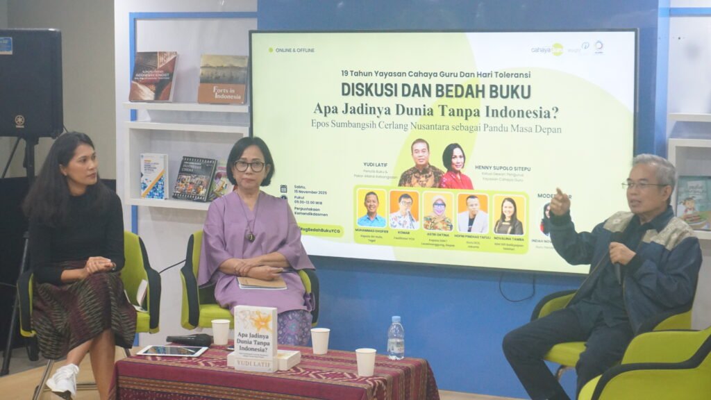 Bedah buku Yudi Latif "Apa Jadinya Dunia Tanpa Indonesia?  Epos Sumbangsih Cerlang Nusantara sebagai Pandu Masa Depan" yang diselenggarakan Yayasan Cahaya Guru pada 15 November 2025 di Perpustakaan Kemendikdasmen. 