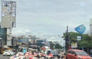 Bau Busuk Mengepung Tangsel