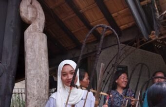 MAS Plus Al Mujammil Cisurupan Kenalkan Budaya Sunda Wiwitan Lewat Study Tour Edukatif MAS Plus Al Mujammil Cisurupan melakukan studi tour ke Sunda Wiwitan