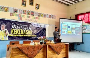 Latih Guru Kelola Keragaman, YCG dan Sagi Global School Bekasi Kolaborasi Cegah Kekerasan di Sekolah Muhammad Mukhlisin Direktur Eksekutif Yayasan Cahaya Guru memberikan Penjelasan pada Pelatihan Guru "Mengelola Keragaman Mencegah Kekerasan" di Sagi Global School Bekasi, Kamis, 8 Agustus 2026.