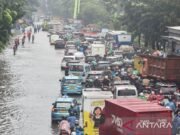 Banjir Jakarta Jumat Pagi, 106 RT dan 14 Ruas Jalan Masih Tergenang Banjir Jakarta di sekitar Cawang. Sumber: Antara