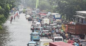 Banjir Jakarta Jumat Pagi, 106 RT dan 14 Ruas Jalan Masih Tergenang Banjir Jakarta di sekitar Cawang. Sumber: Antara