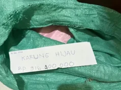 Viral Video Karung Berisi Uang dalam Kasus Korupsi Bupati Pati Bupati Pati Sudewo ditetapkan tersangka kasus dugaan pemerasan sistematis dalam pengisian jabatan perangkat desa di lingkungan Pemkab Pati. KPK telah menyita sejumlah gepokan uang yang diduga hasil kejahatan. Foto: Ist