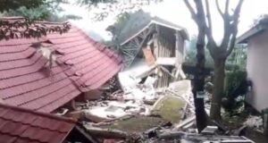 Tanah Bergerak di Padasari Tegal Meluas, 464 Rumah Rusak dan 2.400 Warga Mengungsi Sebanyak 140 rumah rusak akibat bencana tanah bergerak di Padasari, Kecamatan Jatinegara, Kabupaten Tegal. Bencana itu memaksa ratusan warga mengungsi ke lokasi yang lebih aman. (Foto: iNews)