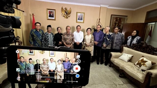 Sejumlah tokoh agama yang tergabugn dalam Indonesian Conference on Religion and Peace (ICRP) menyatakan komitmen dalam merawat perdamaian dan kerukunan antar umat beragama. Sumber: Dok. ICRP