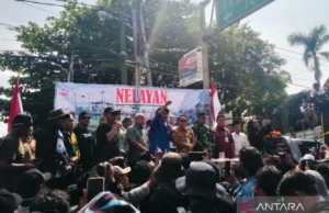 Ribuan Nelayan Demo di Pati Akibat BBM Naik 4 Kali Lipat Aksi unjuk rasa nelayan di Kabupaten Pati, Jawa Tengah, di Alun-alun Pati, Senin (4/5/2026). ANTARA/Akhmad Nazaruddin Lathif