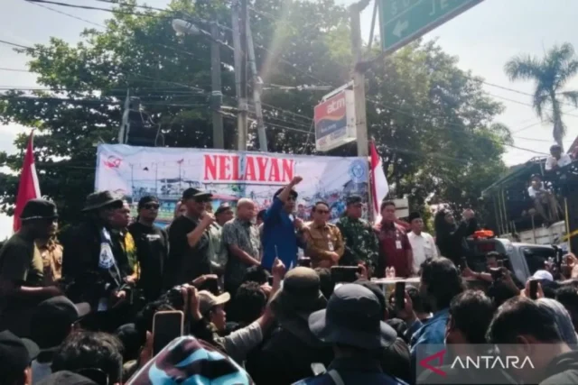 Aksi unjuk rasa nelayan di Kabupaten Pati, Jawa Tengah, di Alun-alun Pati, Senin (4/5/2026). ANTARA/Akhmad Nazaruddin Lathif Aksi unjuk rasa nelayan di Kabupaten Pati, Jawa Tengah, di Alun-alun Pati, Senin (4/5/2026). ANTARA/Akhmad Nazaruddin Lathif