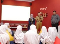 Disarpusda Kota Cimahi Luncurkan Tour Library Funtastic, Hadirkan Perpustakaan Lebih Interaktif Dinas Arsip dan Perpustakaan Daerah (Disarpusda) Kota Cimahi meluncurkan kegiatan Tour Library Funtastic di Perpustakaan Umum Kota Cimahi, Selasa (23/6). Sumber: Paraknews.com