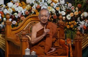 Bhikkhu Sri Pannavaro Ajak Umat Tinggalkan Sikap “Pokok’e” Bhikkhu Sri Pannavaro Ajak Umat Tinggalkan Sikap "Pokok'e" pada Perayaan Asalha Mahapuja 2570 BE. Sumber: Kemenag
