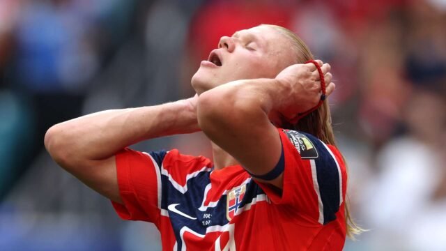 Haaland terlihat pusing dan kecewa usai Norwegia kalah dari Inggris pada perempat final Piala Dunia 2026