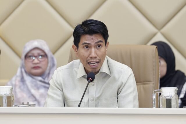Wakil_Ketua_Komisi_II_DPR_RI_Bahtra_Banong_dalam_Raker_dan_RDPU_dengan_Mendagri__Ketua_APKASI__Ketum20260730174126