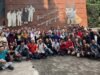 FIAD Minta Pemerintah Jamin Kesejahteraan, Kemerdekaan, dan Perlindungan Profesi Guru Puluhan peserta pertemuan FIAD berfoto bersama sambil mengepalkan tangan di depan mural Indonesia Menggugat, Bandung