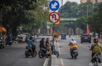 Pengendara Lawan Arah di Putaran Balik Dekat Stasiun Rawa Buntu, Warga Minta Ada Pengawasan Ilsutrasi pengendara lawan arah. Sumber: detik.com