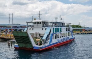 Hari Ke-12 Pencarian KM Virgo Transport 8, 93 Orang Masih Diduga di Dalam Kapal Ilustrasi kapal feri penumpang dan kendaraan di Selat Bali