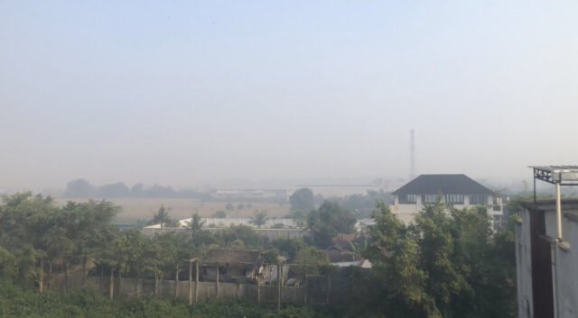 Kabut asap karhutla menyelimuti kota di Kalimantan Selatan