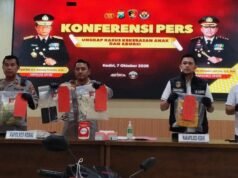 Kasus Buang Bayi di Kediri: Fakta, Penyebab, dan Upaya Edukasi Seks Foto Polres Kediri di konferensi pers tentang kasus buang bayi