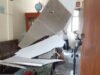Plafon Ruang Guru Roboh di SDN 2 Cepoko Sragen, Guru Terluka Kondisi material plafon ruang guru SDN 2 Cepoko Sragen yang runtuh memenuhi lantai ruangan.