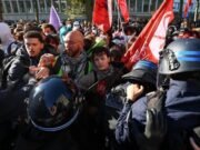 Prancis Tambah 3.000 Guru Usai Demo Siswa SMA Foto demonstran siswa SMA di Paris menuntut penambahan guru