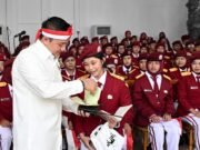 Yayasan Cahaya Guru Minta Mekanisme Penanganan Kekerasan di Sekolah Rakyat Diperjelas Siswa-siswi Sekolah Rakyat berbaris dalam upacara HUT ke-81 RI di halaman Istana Merdeka, Jakarta