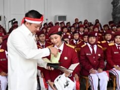 Yayasan Cahaya Guru Minta Mekanisme Penanganan Kekerasan di Sekolah Rakyat Diperjelas Siswa-siswi Sekolah Rakyat berbaris dalam upacara HUT ke-81 RI di halaman Istana Merdeka, Jakarta