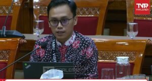 Tata Kelola Guru Jadi Salah Satu Penyebab Kekerasan di Sekolah, Kata Mukhlisin Muhammad Mukhlisin, perwakilan Yayasan Cahaya Guru, berbicara di RDPU Komisi X DPR
