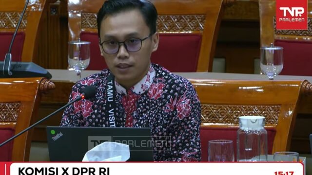 Tata Kelola Guru Jadi Penyebab Kekerasan di Sekolah, Kata Mukhlisin Muhammad Mukhlisin, perwakilan Yayasan Cahaya Guru, berbicara di RDPU Komisi X DPR